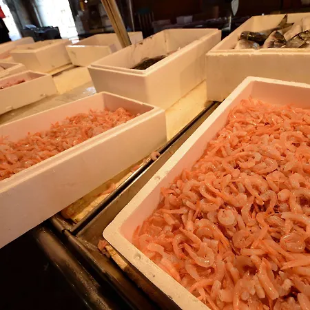 Rialto-stua-market * ונציה